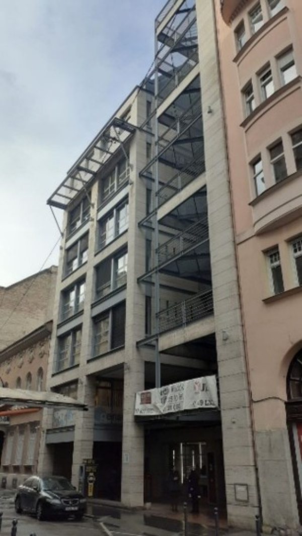 Mozs&aacute;r Trade Center